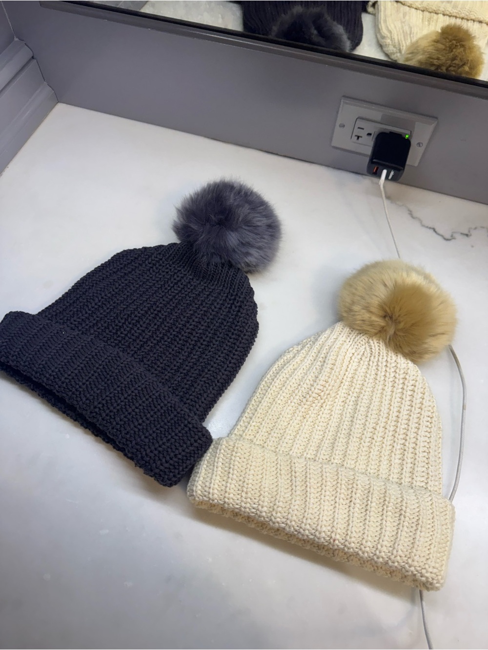 Love Your Melon NWOT- Knit Beanie Cream and Charcoal - Picture 2 of 2